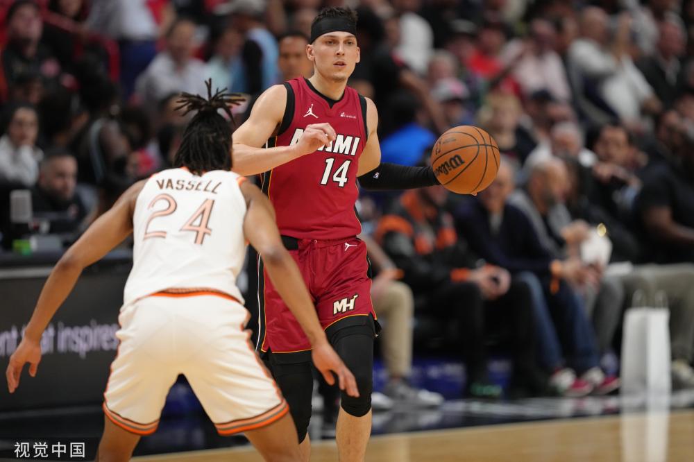 在比赛初期 在比赛初期