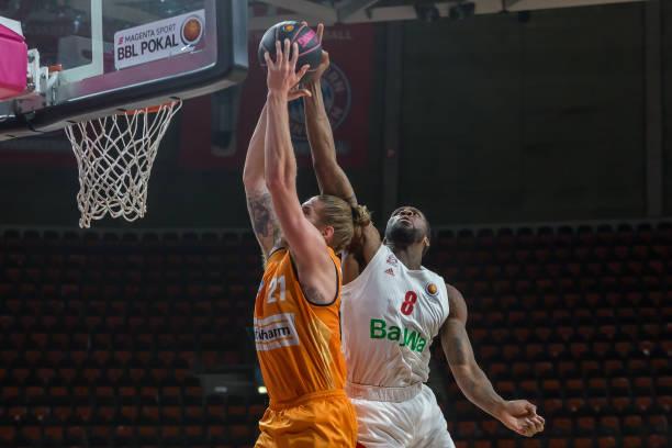 身份举起冠 身份举起冠